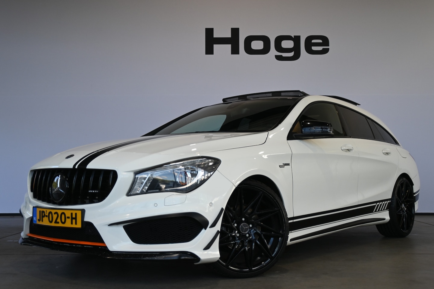 Mercedes-Benz CLA-klasse Shooting Brake - 200 OrangeArt Edition AMG Clima Cruise control Navigatie Panoramadak Stoelverwarming Inrui - AutoWereld.nl