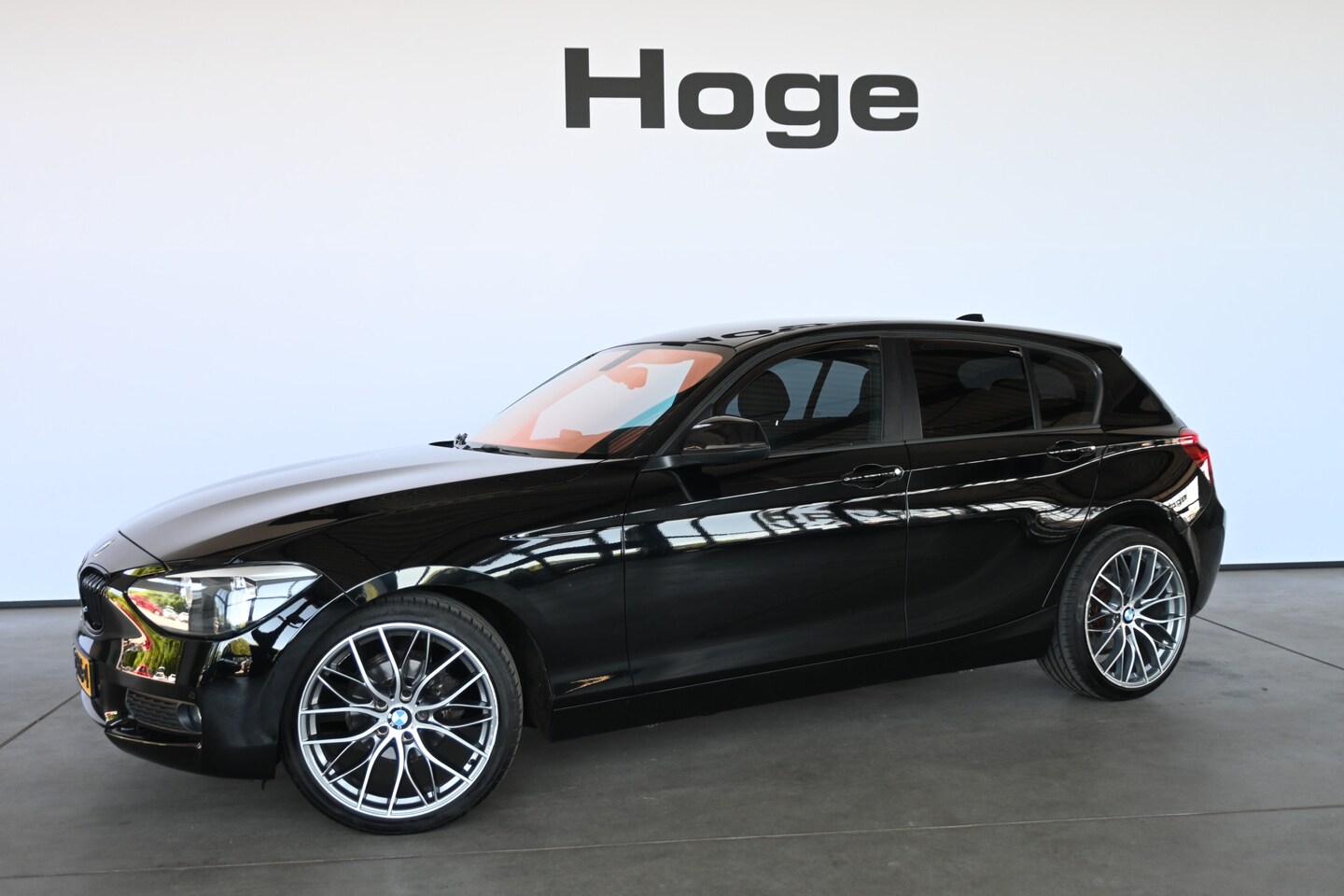 BMW 1-serie - 116i Business+ Clima Cruise control Navigatie Xenon Stoelverwarming Inruil Mogelijk! - AutoWereld.nl
