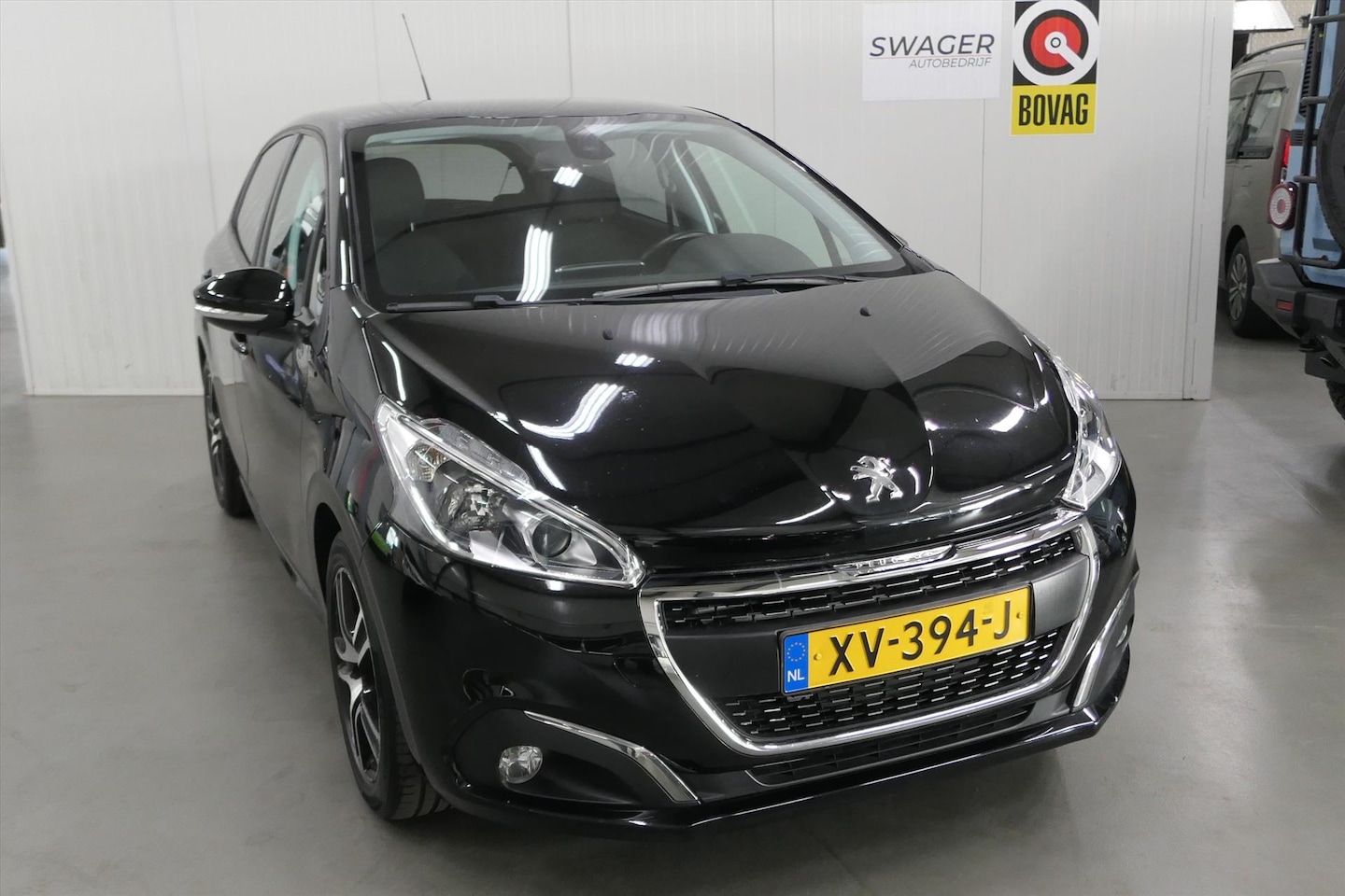 Peugeot 208 - 1.2 PureTech Signature 1.2 Puretech 82pk Signature (Goed onderhouden) - AutoWereld.nl