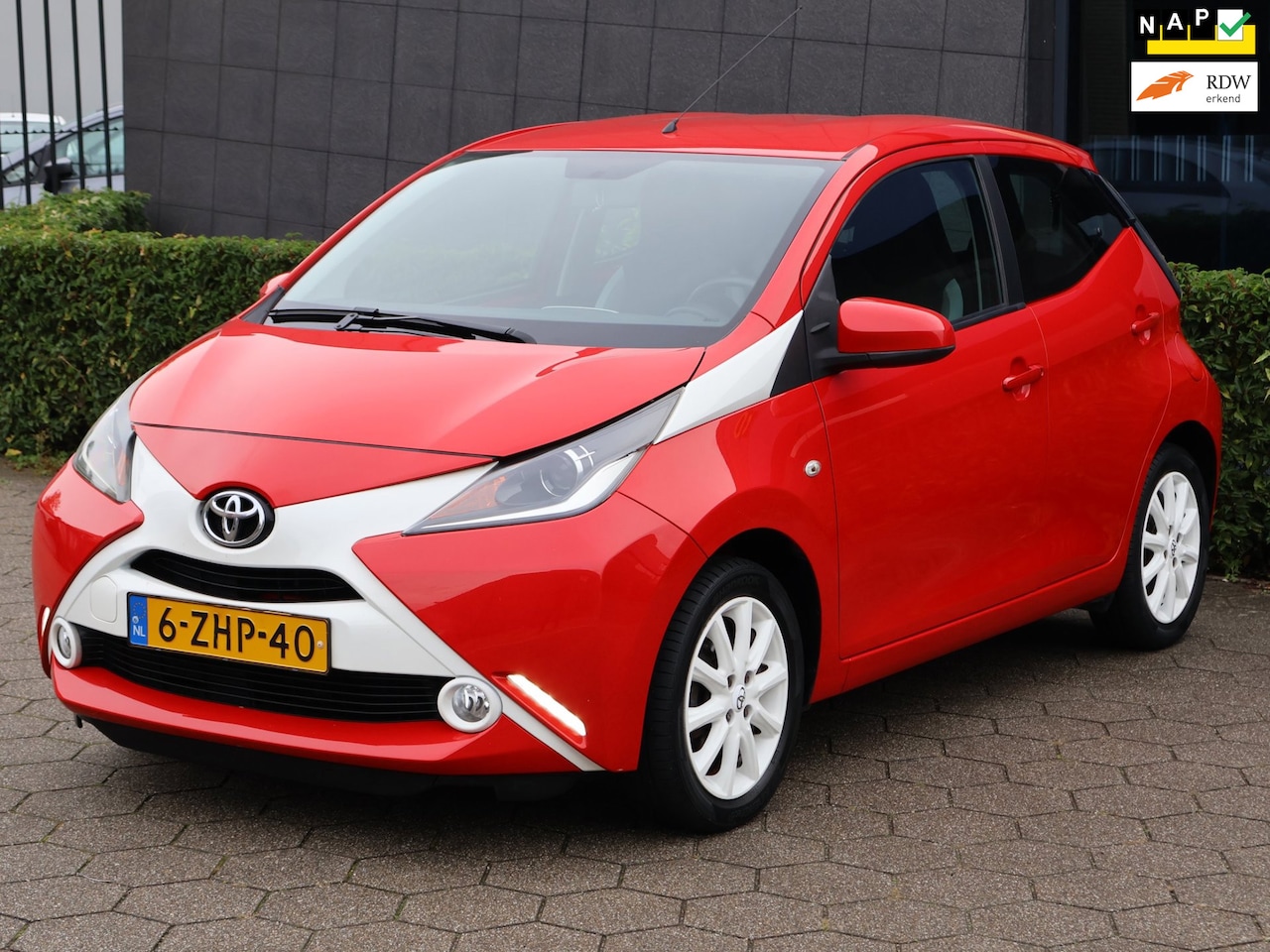 Toyota Aygo - 1.0 VVT-i x-play|Camera|Cruise|Airco|2e Eigenaar - AutoWereld.nl