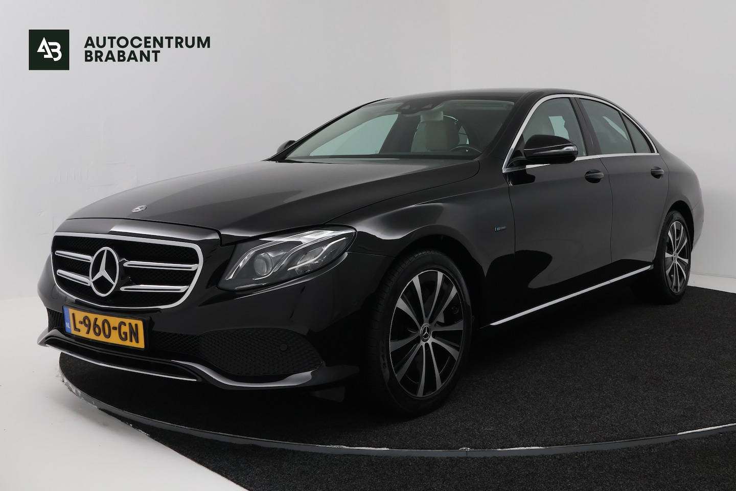 Mercedes-Benz E-klasse - 300 e Advantage (CAMERA, STOELVERWARMING/VERKOELING, ELEKTR STOELEN, SFEERVERLICHTING) - AutoWereld.nl