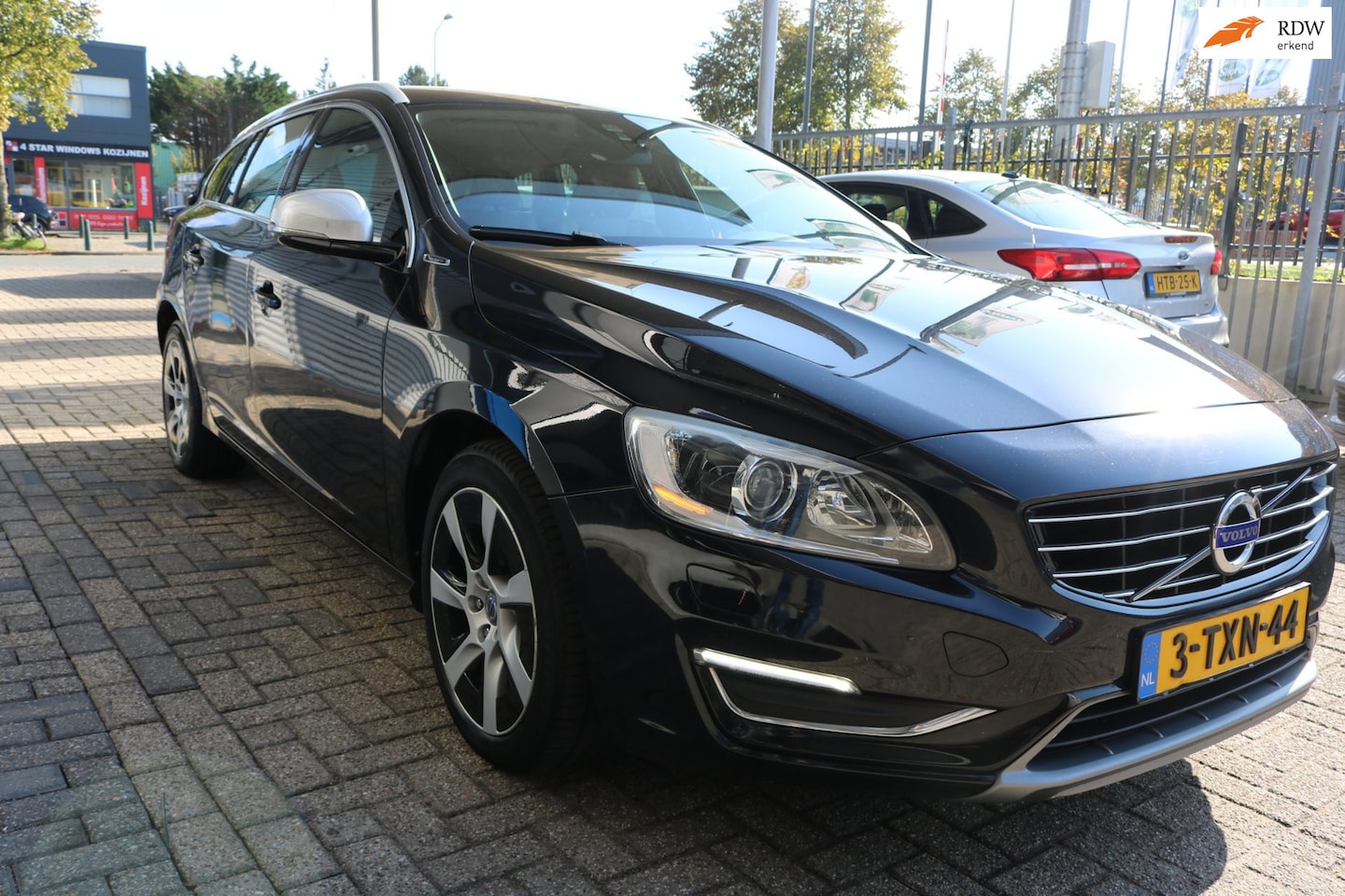 Volvo V60 - 2.4 D6 AWD Plug-In Hybrid Summum 2.4 D6 AWD Plug-In Hybrid Summum - AutoWereld.nl