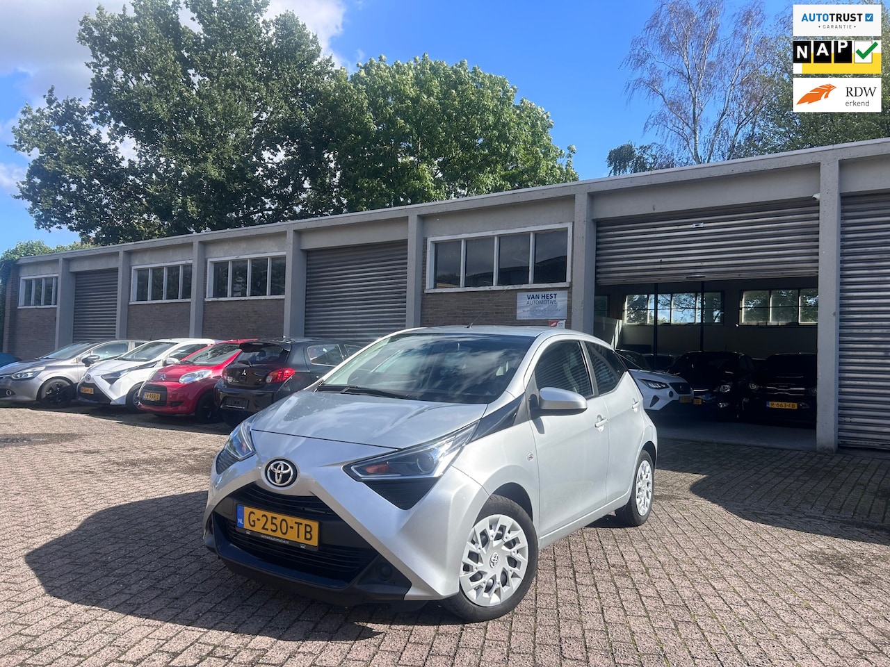 Toyota Aygo - 1.0 VVT-i x-play Airco/ Carplay/ Camera/ NAP! Garantie - AutoWereld.nl