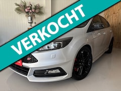 Ford Focus - 2.0 ST-3, RECARO, 250PK, DEALER ONDERHOUDEN, SONY, CAMERA,