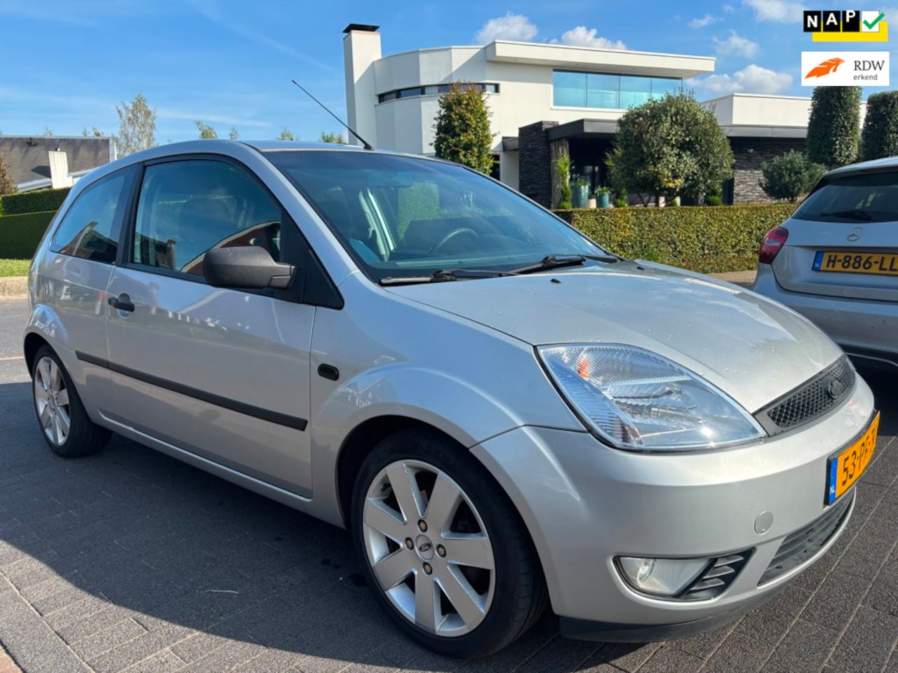 Ford Fiesta - 1.3 airco elek, pakket sportvelgen. elek, ramen. - AutoWereld.nl