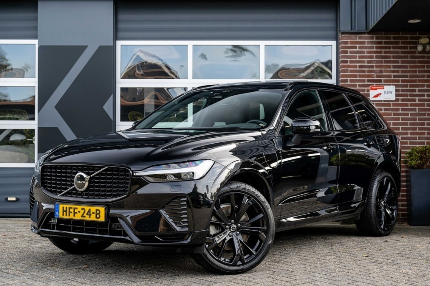 Volvo XC60 - 2.0 T6 Plug-in Hybrid AWD Ultimate Dark | Panorama | Head-Up | Harman/Kardon | Trekhaak | - AutoWereld.nl