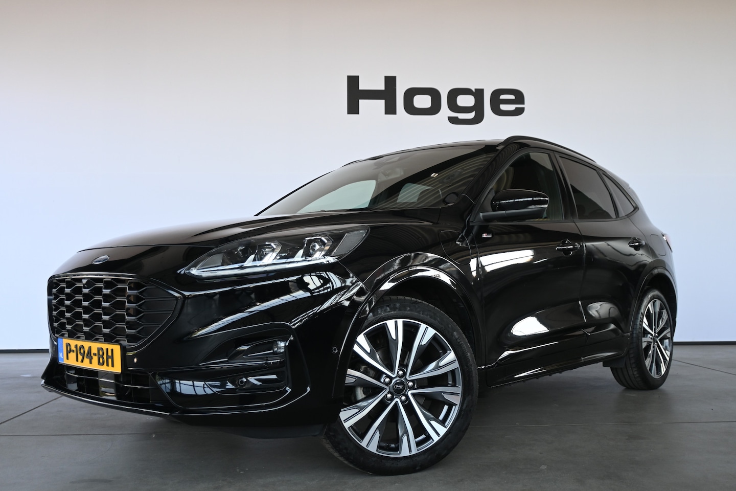 Ford Kuga - 2.5 PHEV Vignale Automaat Navigatie Stoelverwarming Head Up! LED Camera Rijklaarprijs! Inr - AutoWereld.nl