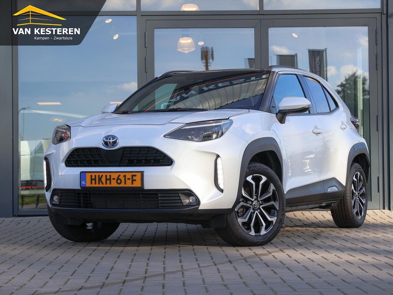 Toyota Yaris Cross - 1.5 VVT-I Hybrid 116pk CVT Dynamic / Panoramadak / Navi / Camera / Elektr. Achterklep - AutoWereld.nl