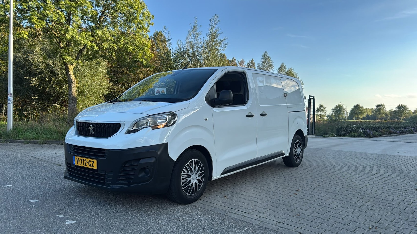 Peugeot Expert - 226S 1.6 BlueHDI 115 Premium 192.000 NAP AIRCO EURO 6 WIT 2017 - AutoWereld.nl