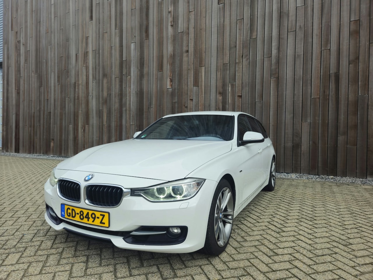 BMW 3-serie Touring - 330d High Executive Automaat - AutoWereld.nl