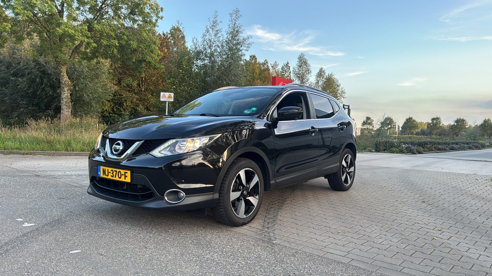 Nissan Qashqai - 1.2 Connect Edition 192.000 NAP PANORAMA DAK ketting Vervangen AIRCO ZWART 2014 - AutoWereld.nl