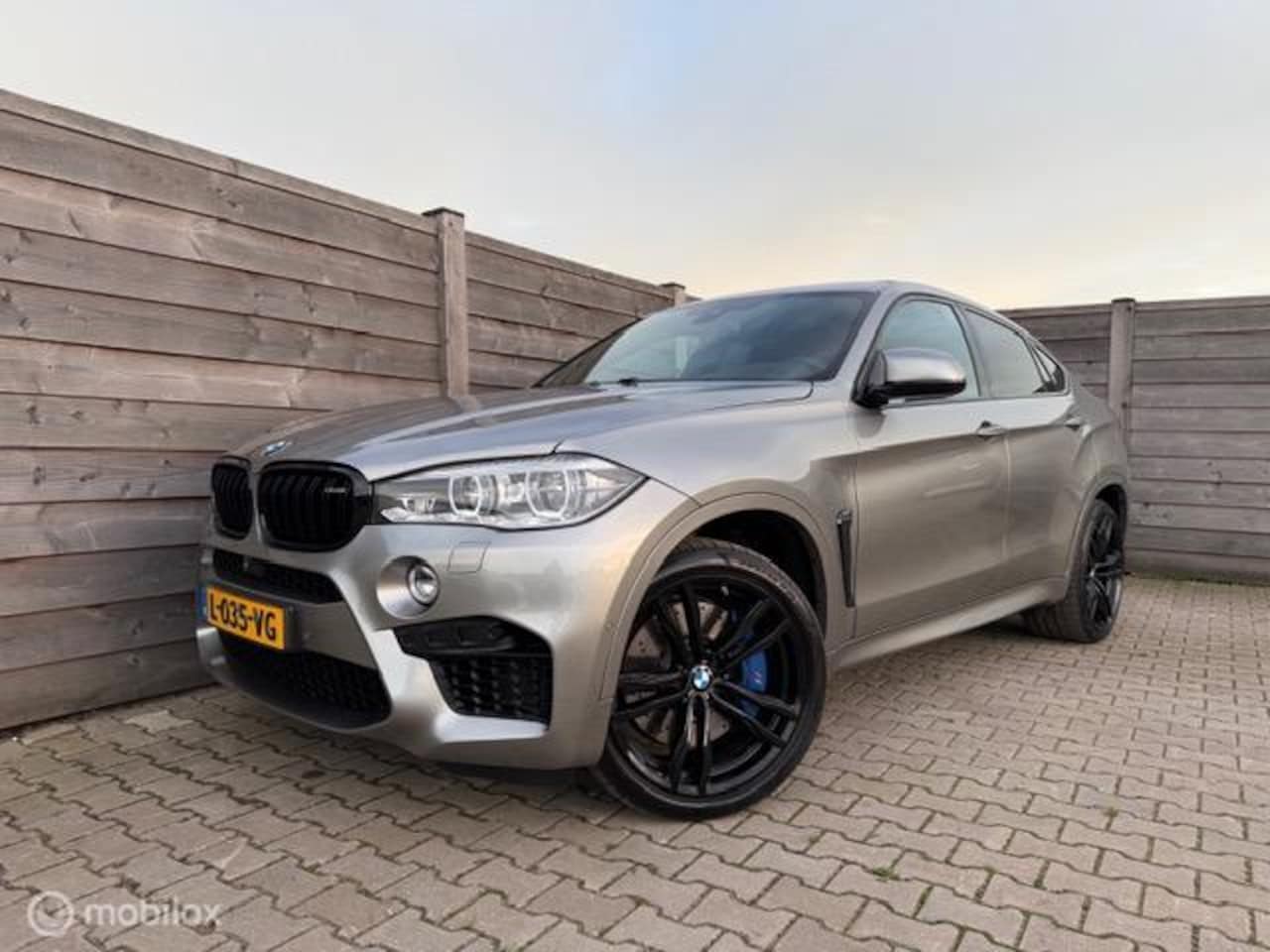 BMW X6 - M 4.4 V8 575PK Pano-Head.up-Trekhaak-Memory-B&O - AutoWereld.nl