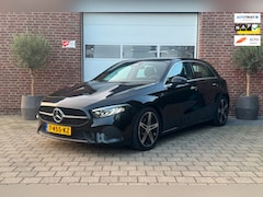 Mercedes-Benz A-klasse - 180 Luxury Line|Leer|Sfeerverlichting|KeylessGo|