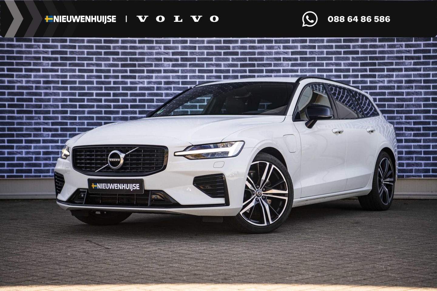 Volvo V60 - 2.0 T6 Recharge AWD R-Design | Trekhaak | Adaptieve Cruise Control | Koplampen adaptief | - AutoWereld.nl