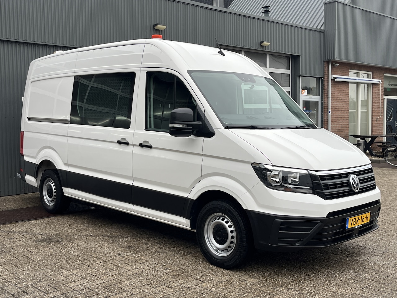 Volkswagen Crafter - 35 2.0 TDI L3H3 Airco Cruise controle Trekhaak 3000kg trekgewicht Apple carplay Telefoonve - AutoWereld.nl