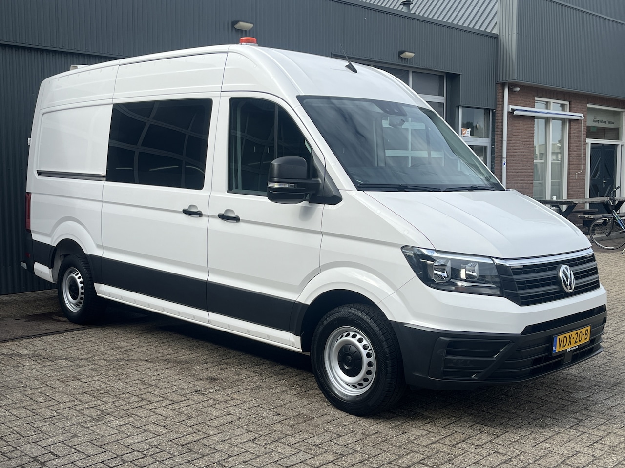 Volkswagen Crafter - 35 2.0 TDI L3H3 Airco Cruise controle Trekhaak 3000kg trekgewicht Apple carplay Telefoonve - AutoWereld.nl