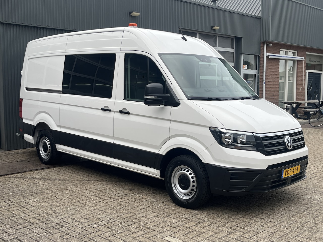 Volkswagen Crafter - 35 2.0 TDI L3H3 Airco Cruise controle Trekhaak 3000kg trekgewicht Apple carplay Telefoonve - AutoWereld.nl