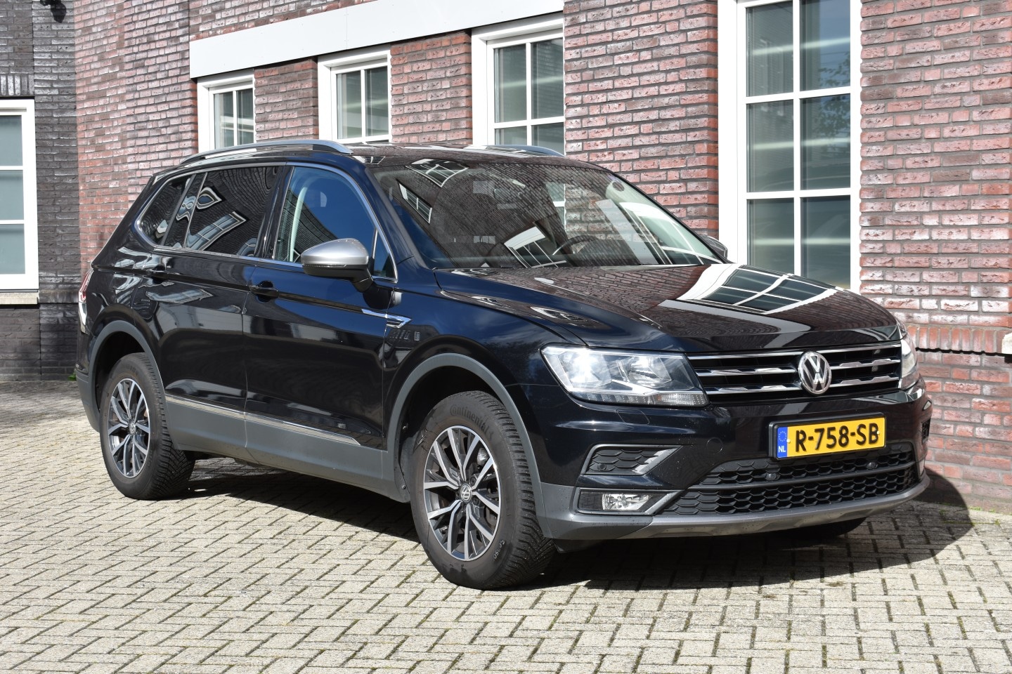 Volkswagen Tiguan Allspace - Wij zijn op afspraak geopend! Graag bellen voor uw komst. - AutoWereld.nl
