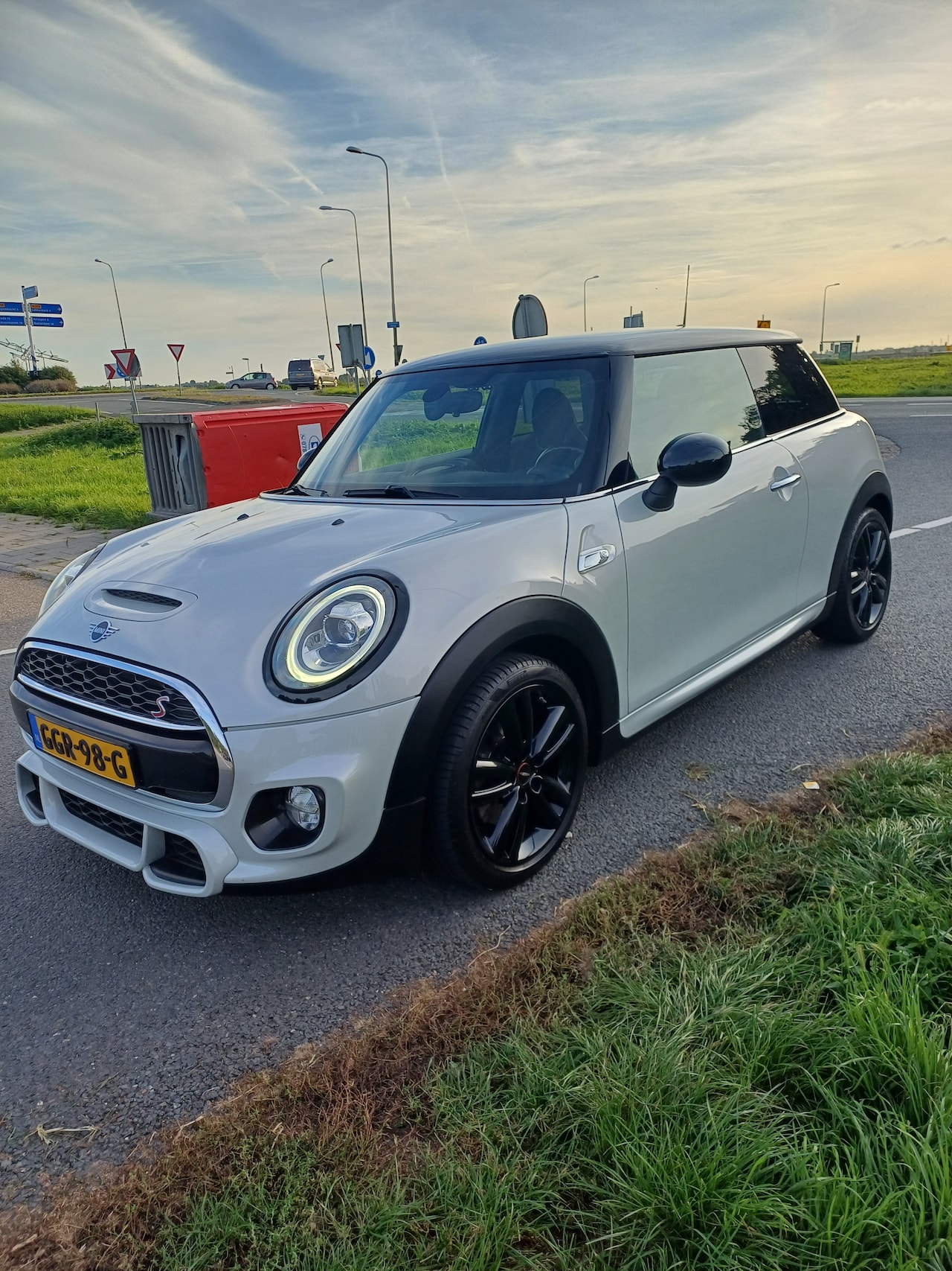 MINI 3-Deurs - 2.0 Cooper S Mini Cooper S 2.0 JOHN COOPER WORKS ,KUIPSTOELEN - AutoWereld.nl