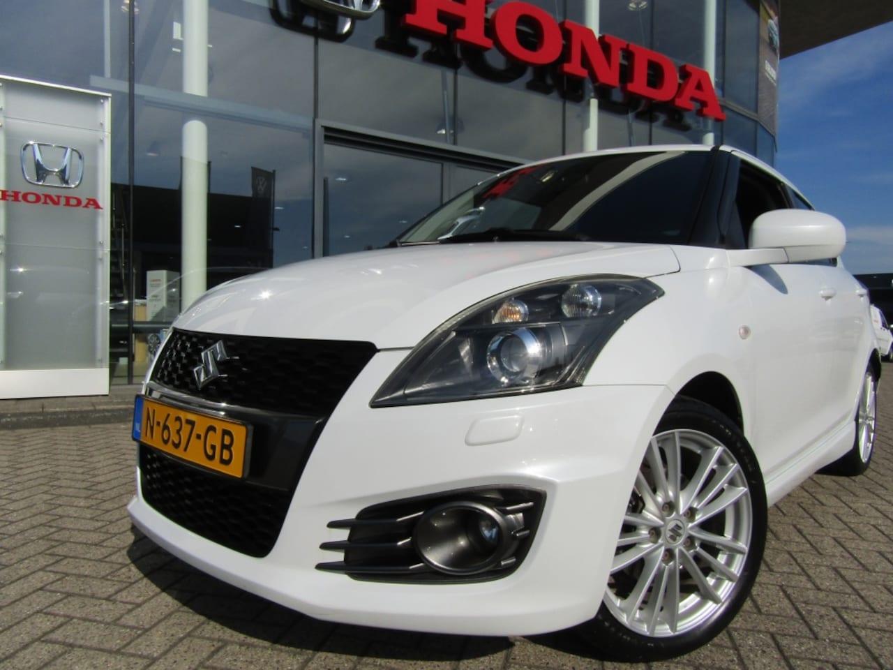 Suzuki Swift - 1.6 5D SPORT - AutoWereld.nl