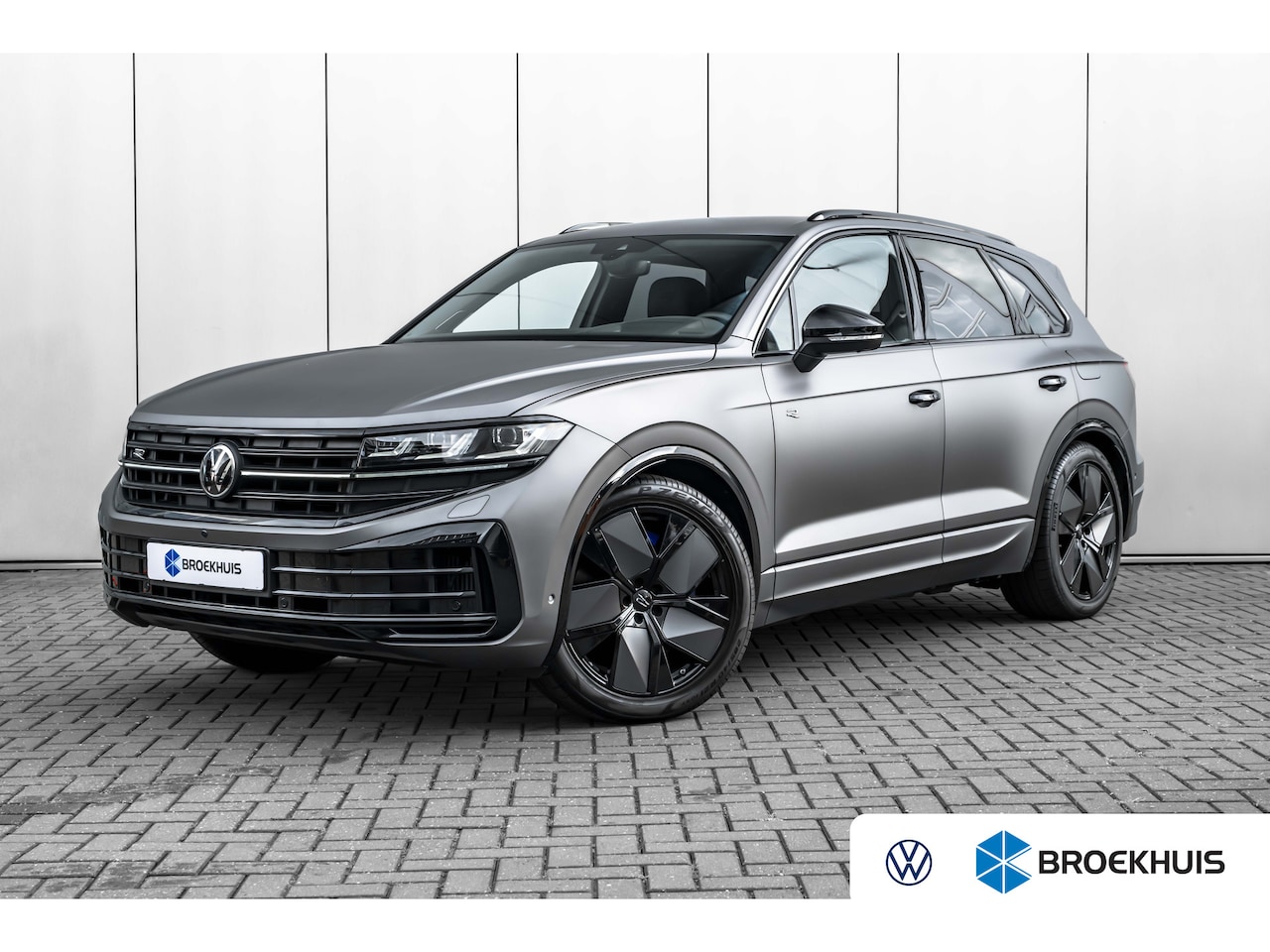 Volkswagen Touareg - 3.0 TSi eHybrid 4MOTION R l Trekhaak Elektr. l DYNAUDIO l Nappa Leder l Elektr. Stoelen in - AutoWereld.nl