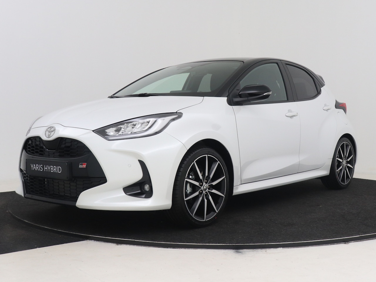 Toyota Yaris - 1.5 Hybrid 130 GR SPORT - AutoWereld.nl