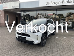 Toyota Yaris Cross - 1.5 Hybrid 130 Dynamic + Comfort Pack dodehoekdetectie / stoelverwarming / stuurwielverwar