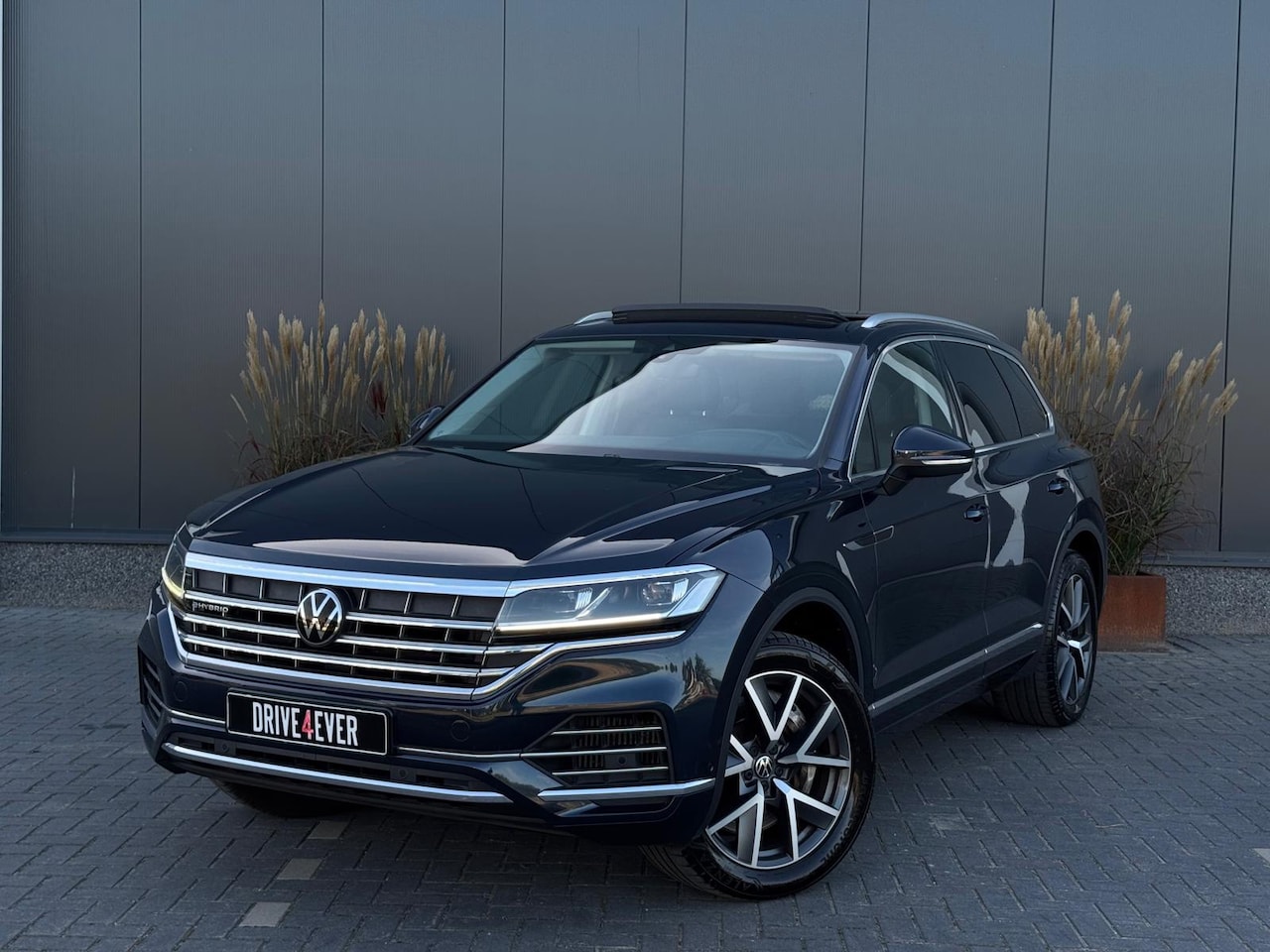 Volkswagen Touareg - 3.0 TSi eHybrid 4MOTION PANO|LEDER|LED|CAMERA - AutoWereld.nl