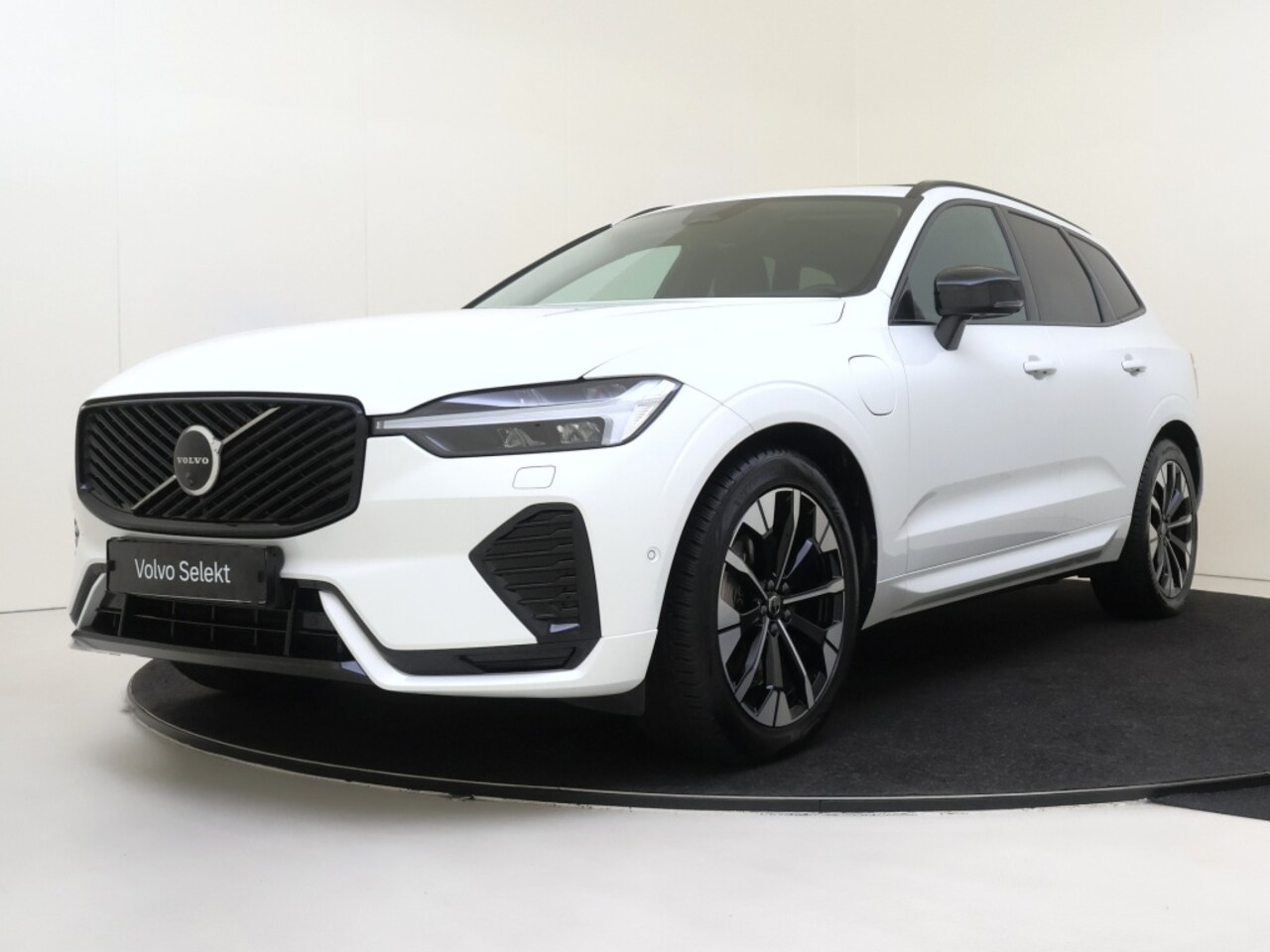 Volvo XC60 - T6 AWD Ultra. Dark | Trekhaak | Luchtvering | Schuif-/Kanteldak | - AutoWereld.nl