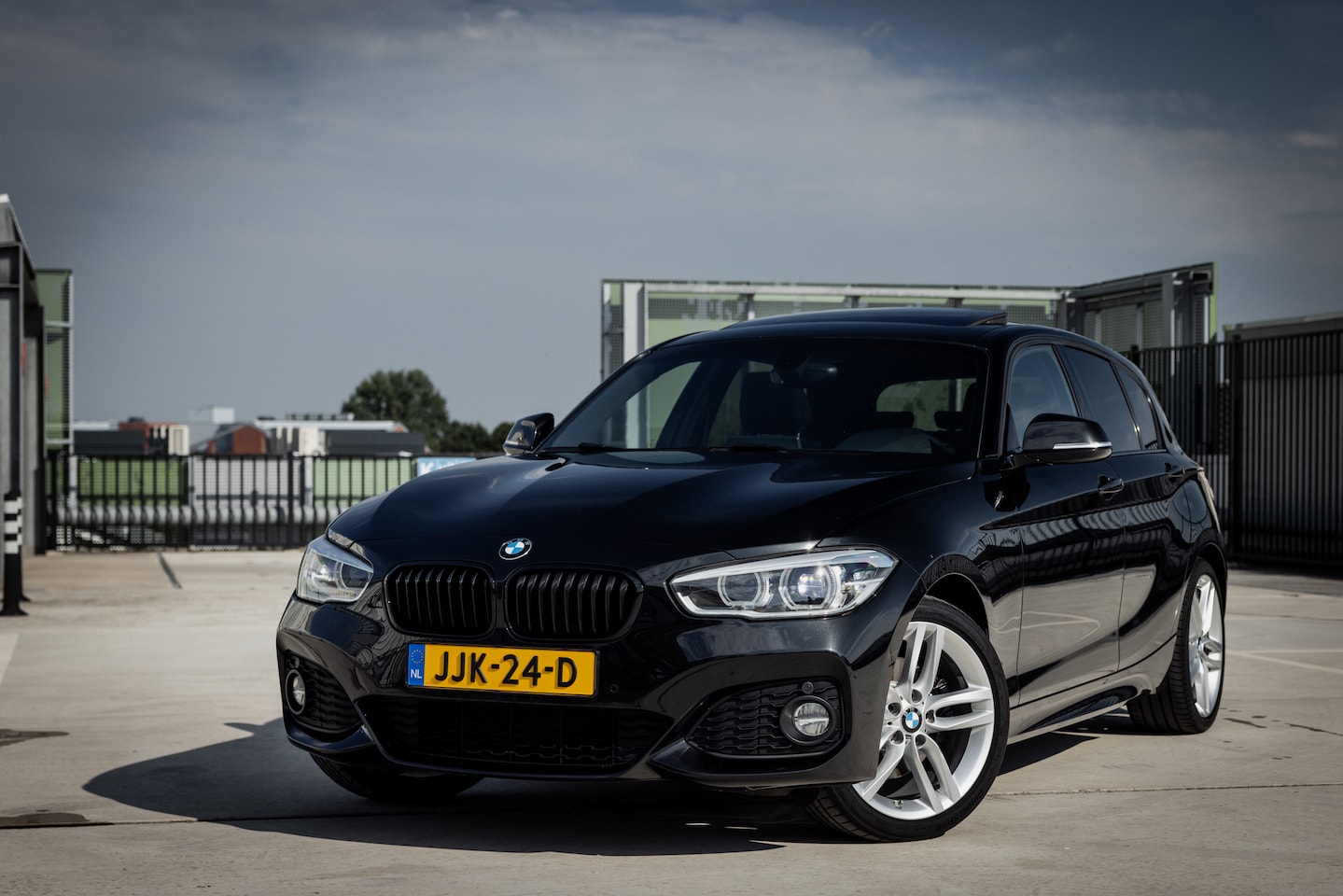 BMW 1-serie - 125i Edition M Sport High Executive CarPlay Alcantara B48 Schuif/kantel LED Lichtpakket Stoelverwarming - AutoWereld.nl
