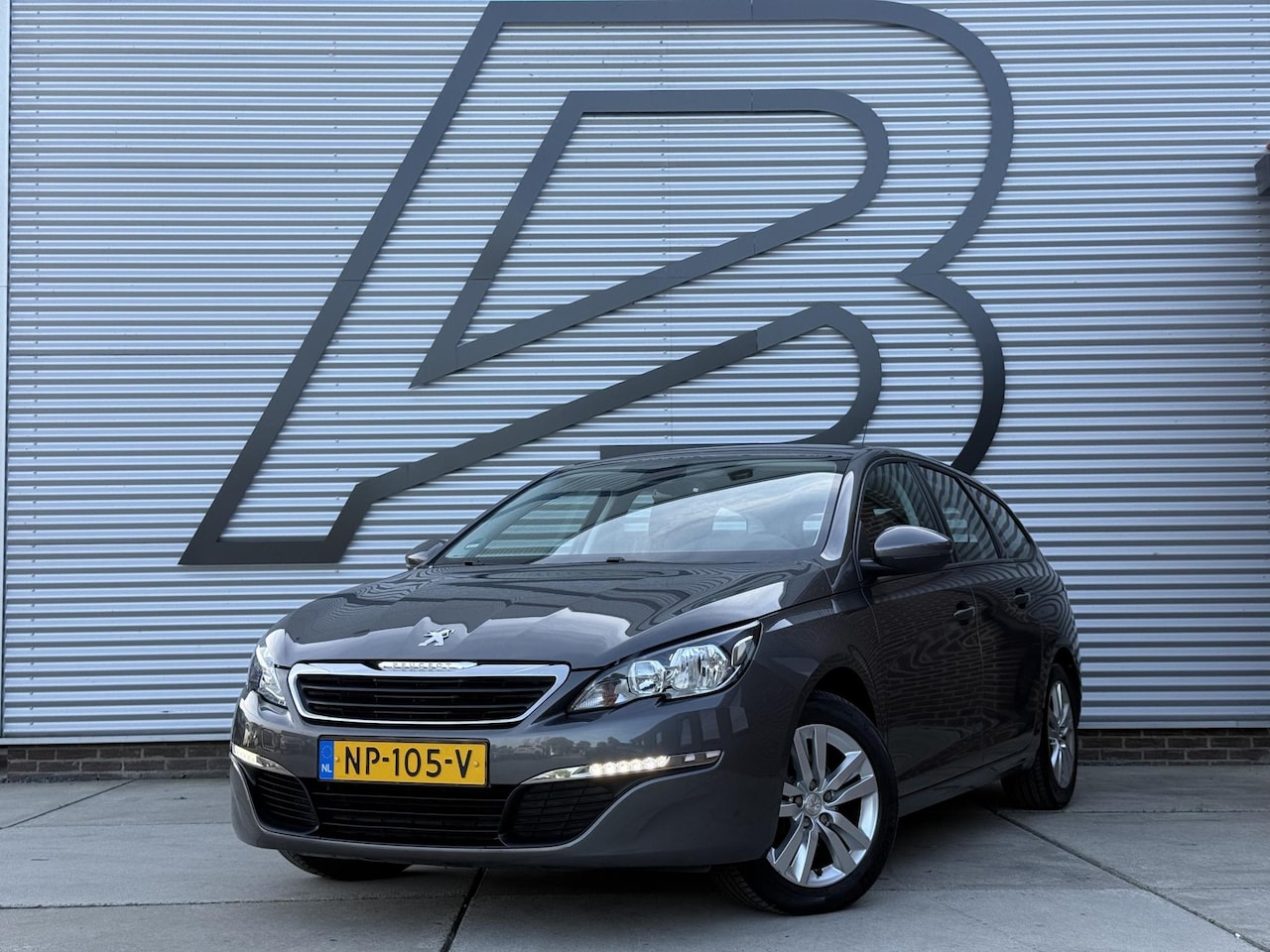 Peugeot 308 SW - 1.2 PureTech Style 2e Eigenaar|Clima|Cruise|Trekhaak|Navi|Elek ramen|Lm velgen|Nieuwe APK - AutoWereld.nl
