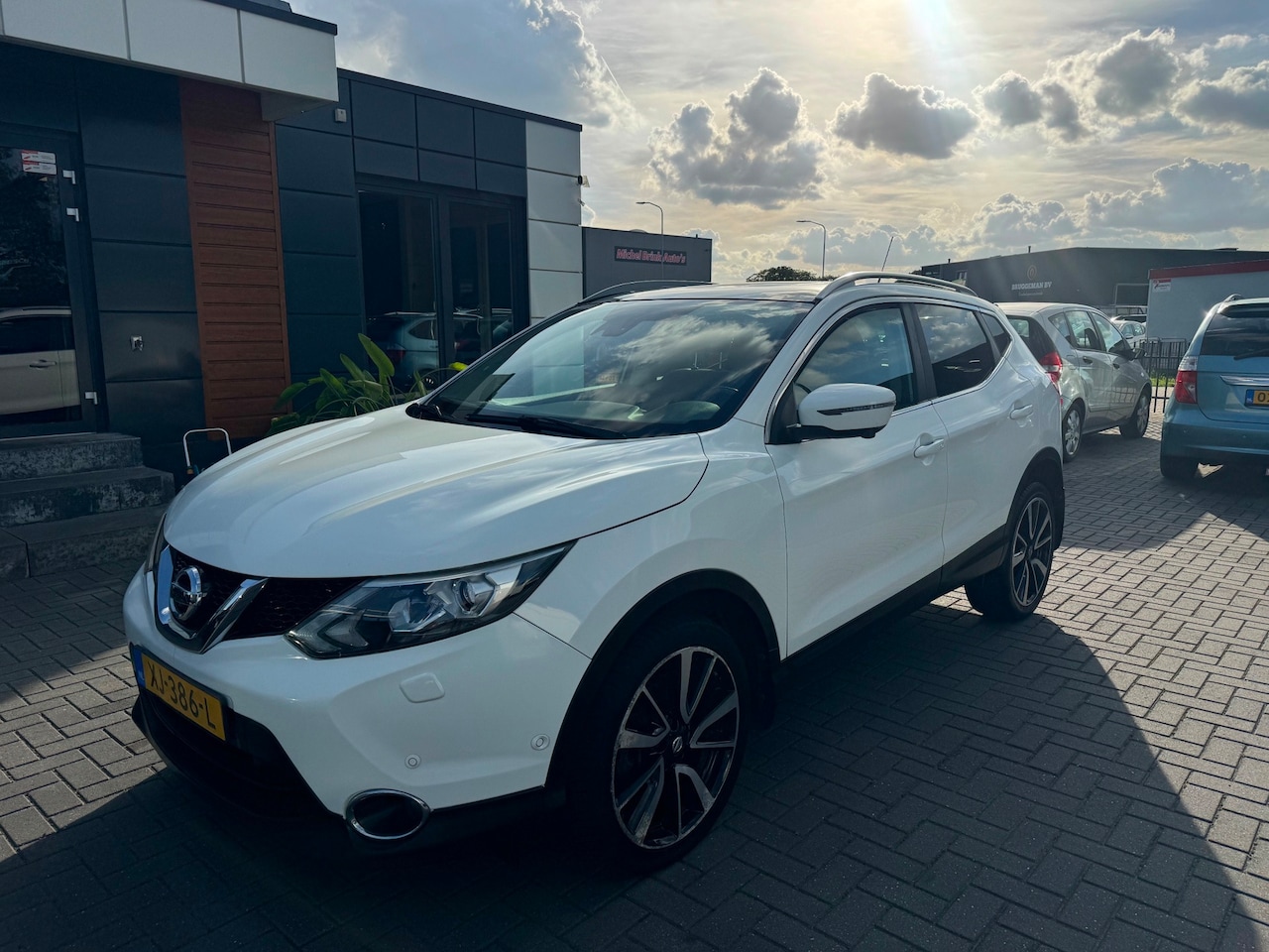 Nissan Qashqai - 1.2 Teckna Leer/Navi/Xenon 142000 km 2016 - AutoWereld.nl