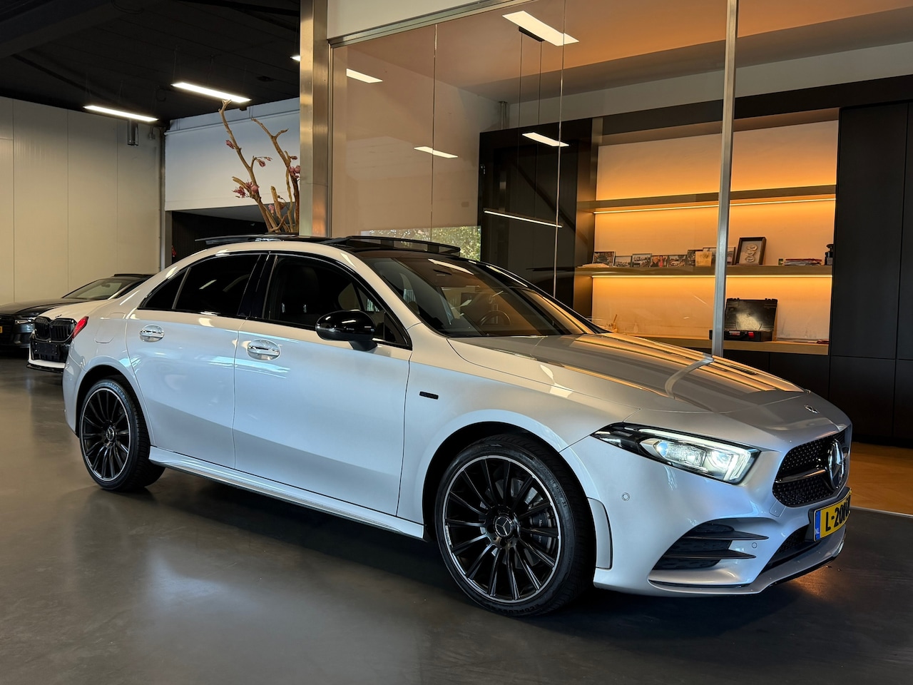 Mercedes-Benz A-klasse - 250 e AMG Night edt. 2021 garantie hybride - AutoWereld.nl