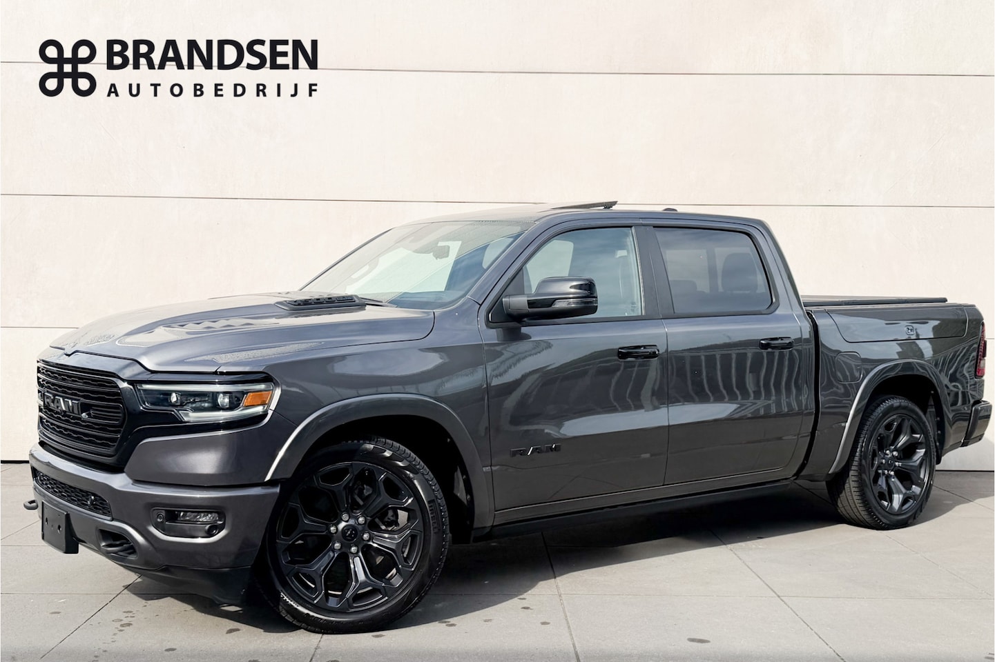Dodge Ram 1500 - 5.7 V8 4x4 Crew Cab Limited Luchtvering-Pano-Gr scherm-H&K-ACC-360 gr-22"-LPG - AutoWereld.nl