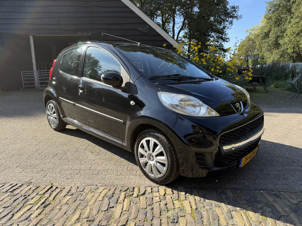 Peugeot 107 - 1.0-12V XS.5 drs ! Airco,electr pakket ! Lage km stand/NAP ! - AutoWereld.nl