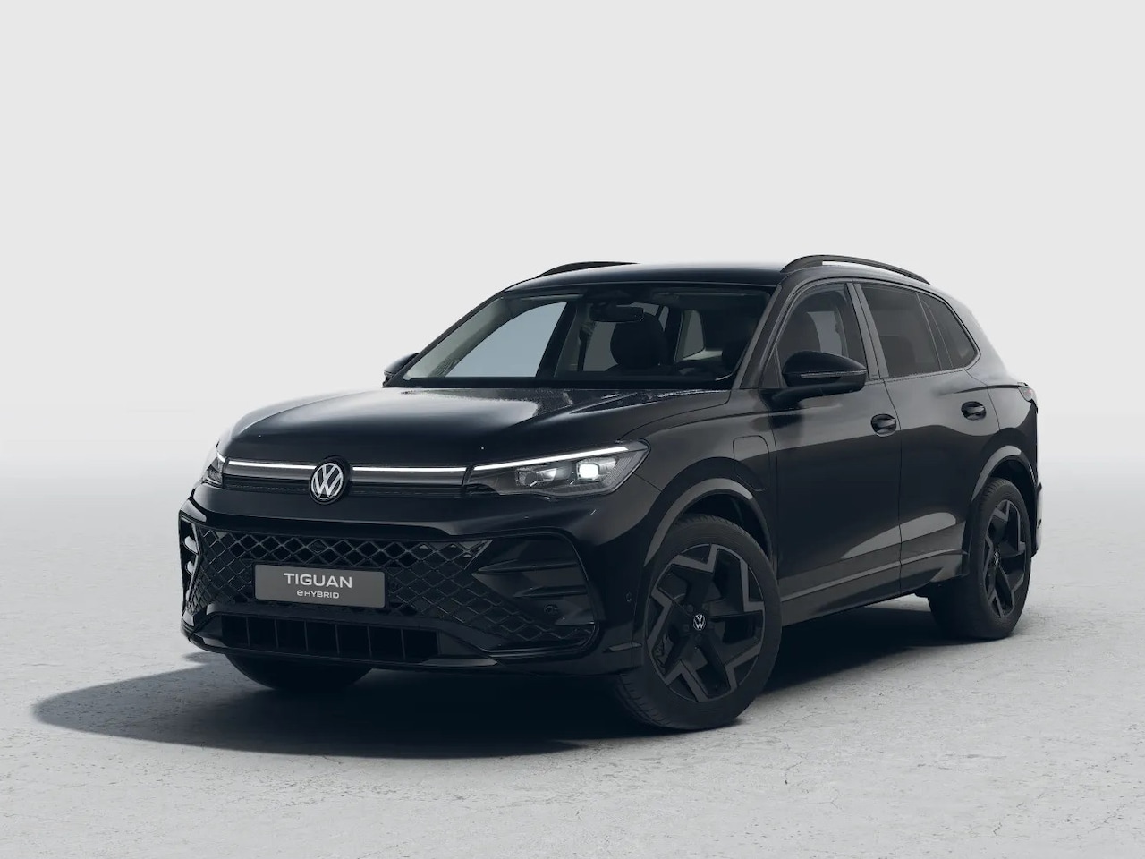Volkswagen Tiguan - Edition 20 1.5 eHybrid 204 PK | Panoramadak | Trekhaak | R-Line exterieur | 19" inch velge - AutoWereld.nl