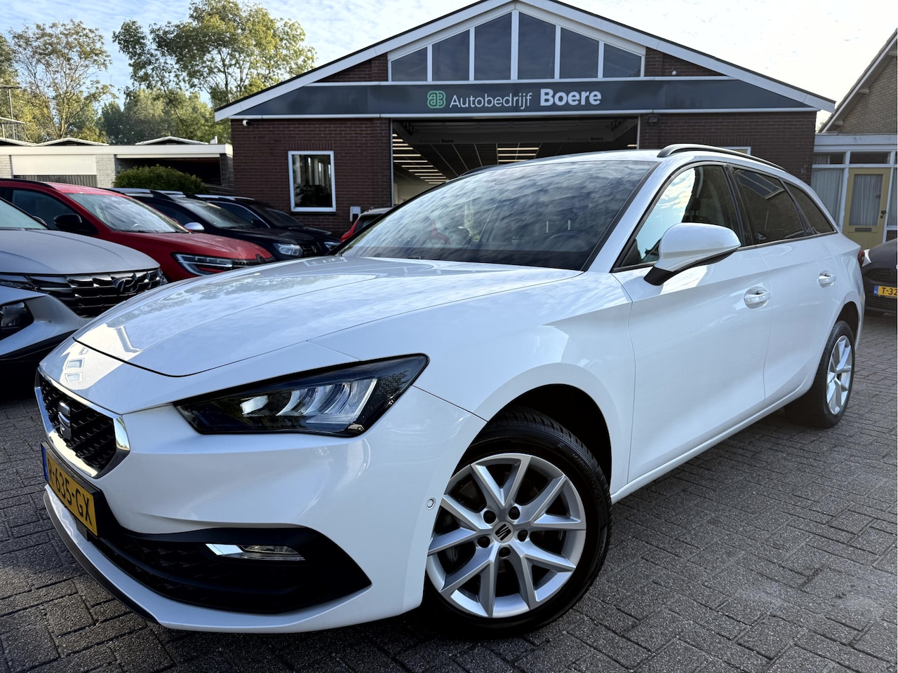 SEAT Leon Sportstourer - 1.0 TSI Style Business Intense Camera, Trekhaak, Virt.Dash - AutoWereld.nl