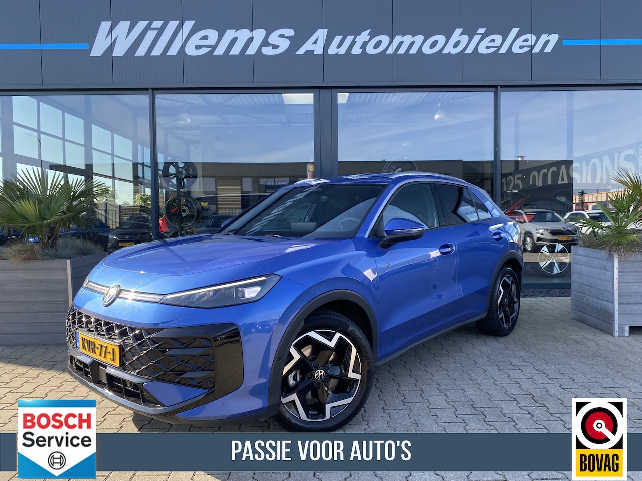 Volkswagen T-Roc - 1.5 eTsi R- Line First Edition Stoel /Stuurverwarming , Elec Achterklep , App Connect - AutoWereld.nl