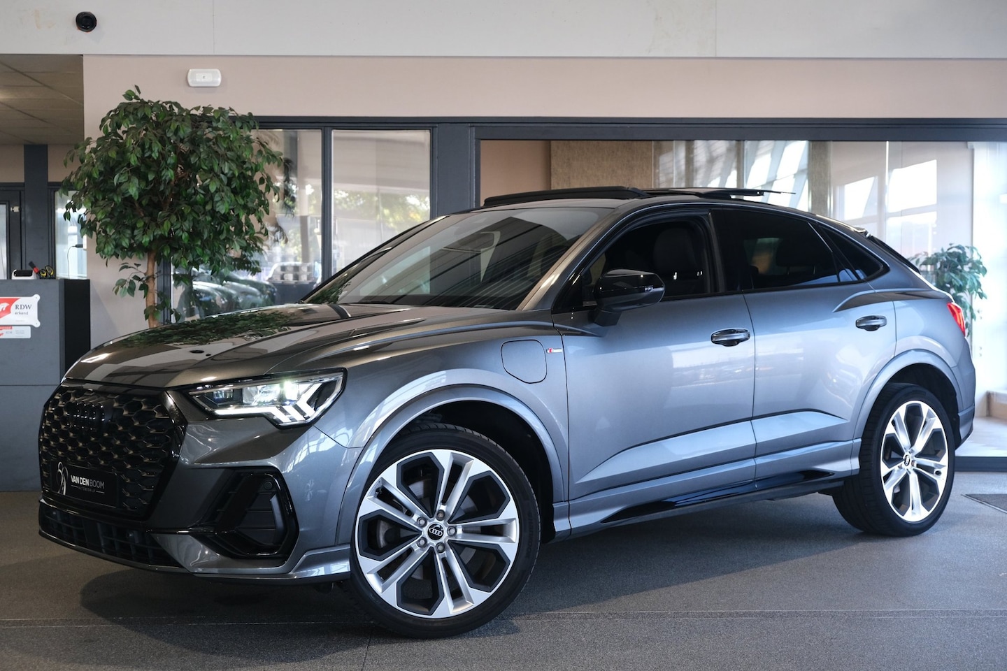 Audi Q3 Sportback - 45 TFSI e 2x S-line 245PK Pano Volleder Matrix Led 360Cam Memory ACC Keyless Navi - AutoWereld.nl