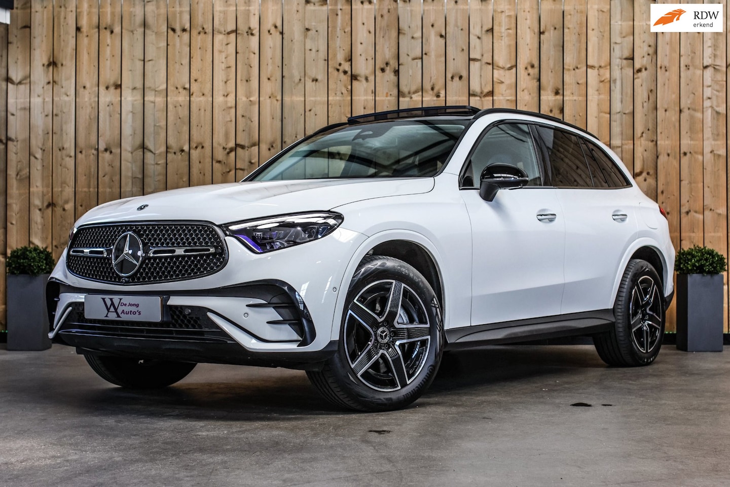 Mercedes-Benz GLC-klasse - 300e 4MATIC AMG Line *Pano*Burmester*360 Camera*Trekhaak* - AutoWereld.nl