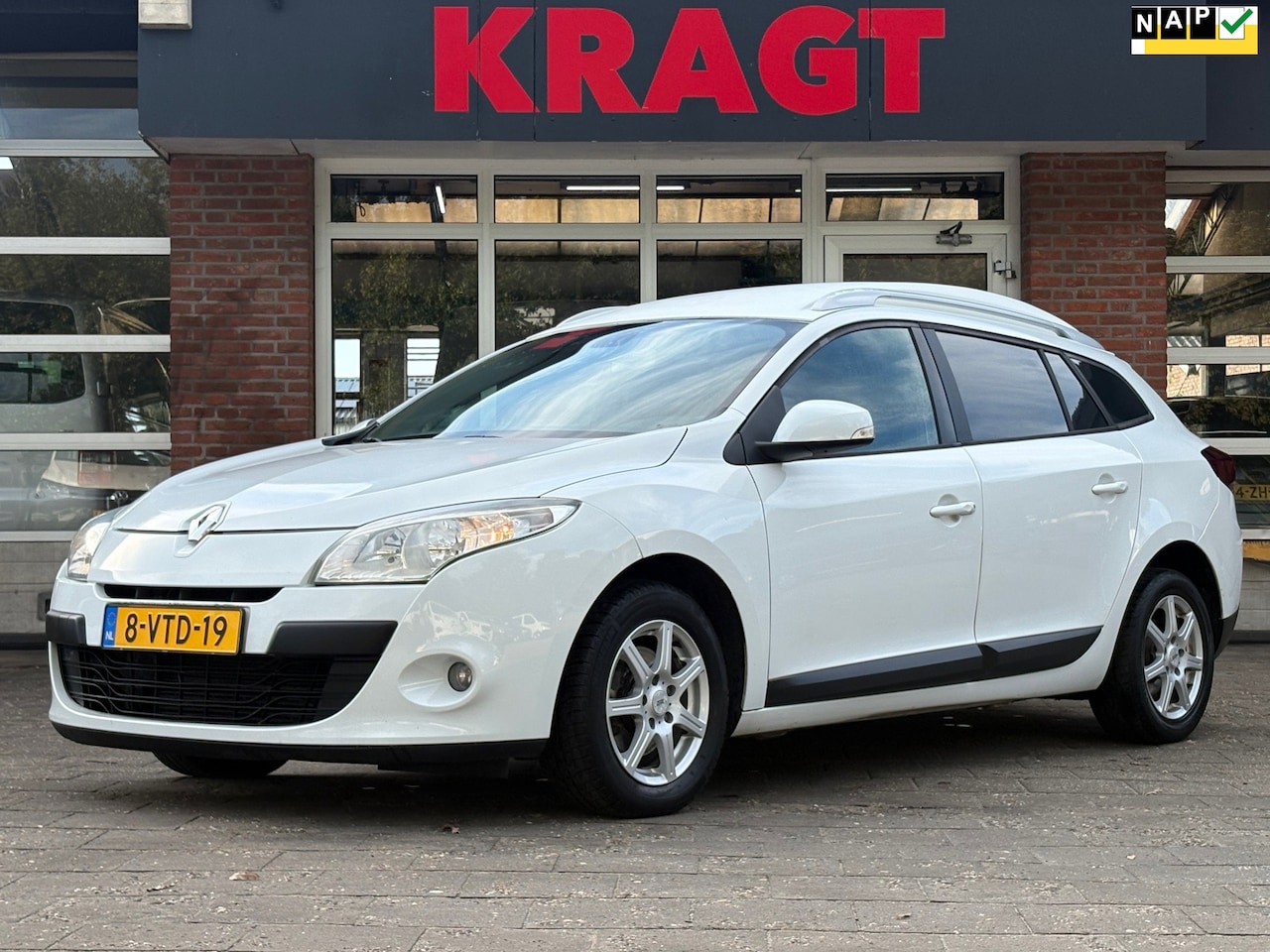 Renault Mégane - 1.5 dCi *EXPORT*|MARGE|GRIJS KENTEKEN|NAP|trekhaak 1500KG|airco|cruise|navi|bluetooth|lich - AutoWereld.nl