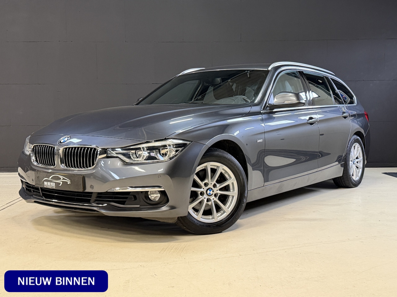 BMW 3-serie Touring - 318i High Executive Automaat | Leder | Stoelverwarming | Full LED | Navi | PDC V+A - AutoWereld.nl