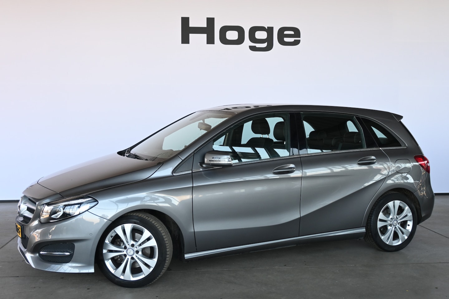 Mercedes-Benz B-klasse - 180 Ambition Automaat Clima Navigatie LED Rijklaarprijs! Inruil Mogelijk! - AutoWereld.nl