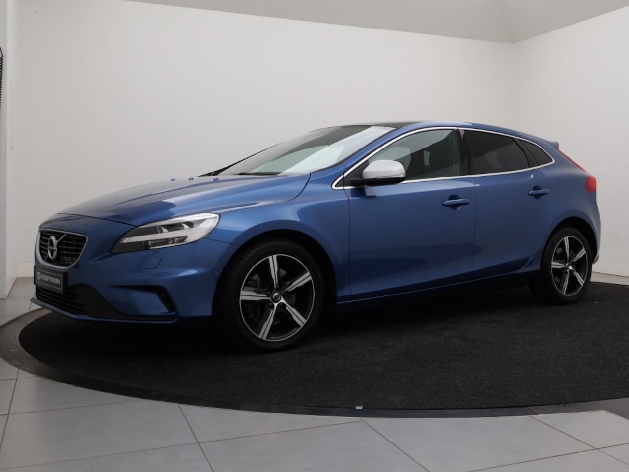 Volvo V40 - T3 AUT(6) POLAR+ SPORT LUXURY PANORAMADAK STANDKACHEL NAVI HARMAN KARDON - AutoWereld.nl