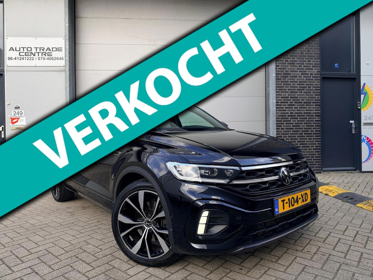 Volkswagen T-Roc - 1.5 TSI Life Business Business R [Pano | Trekhaak | Keyless | Beats by dre | StoelVW | Dea - AutoWereld.nl