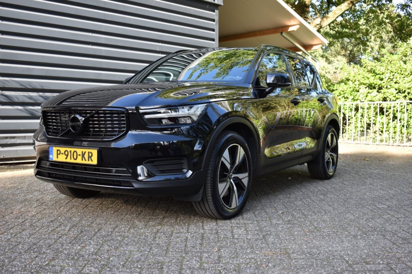 Volvo XC40 - 1.5 T5 RECHARGE R-DESIGN!!!BJ 2022!!360 CAMERA!!BLACK EDITION!!132KW!!!26894 EURO!! - AutoWereld.nl