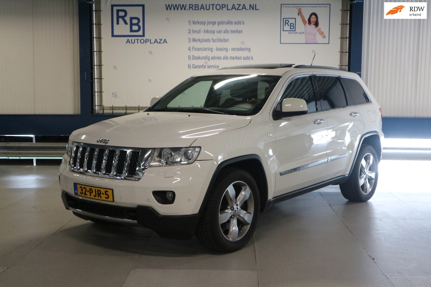 Jeep Grand Cherokee - 3.6 Overland / ORG NED / FULL SERVICE / WHITE PACK ! ! ! - AutoWereld.nl