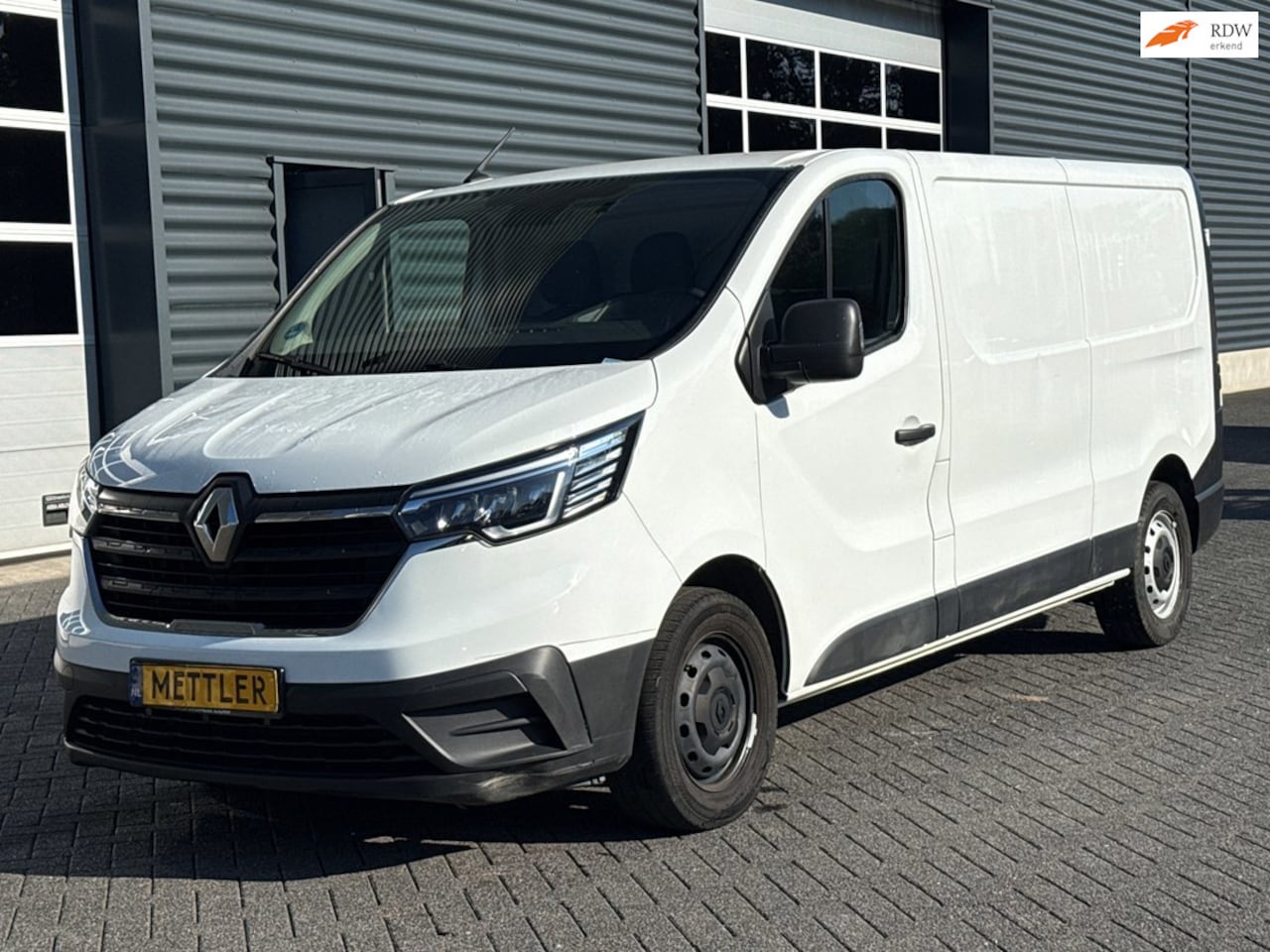 Renault Trafic - 2.0 dCi 130 T30 L2H1 Work Edition | PDC | Cruise control | Airco | Schade - AutoWereld.nl