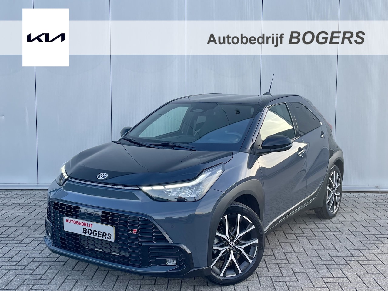 Toyota Aygo X - Hybrid 115 GR Sport Automaat Navigatie, Climate Control, Adaptive Cruise Control, 18"Lm, K - AutoWereld.nl