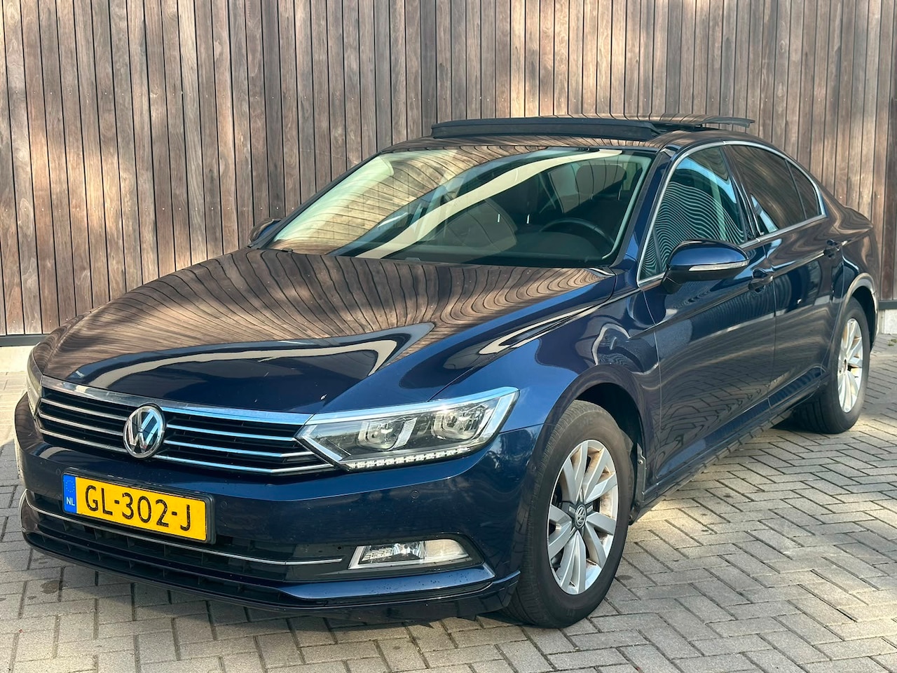Volkswagen Passat - 1.6 TDI Business Edition | PANO | NAVI | CLIMA | - AutoWereld.nl